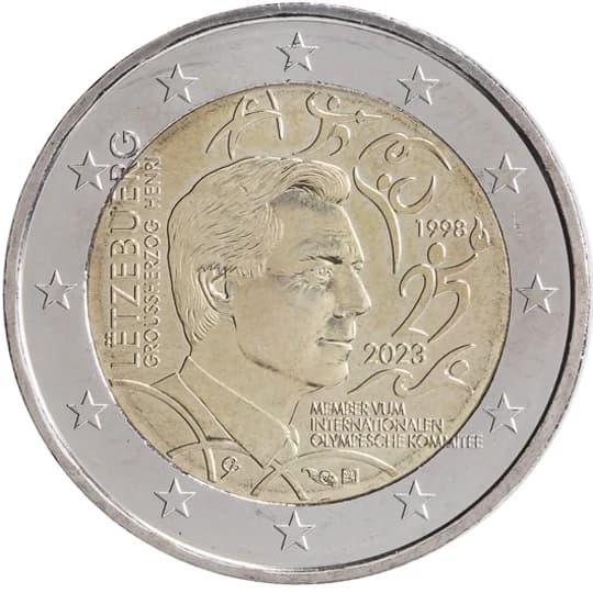 Minca zobrazuje portrét veľkovojvodu Henriho, ktorého pohľad smeruje doprava k číslu „25“. V blízkosti portrétu sa nachádza niekoľko piktogramov olympijských disciplín. Motív dopĺňajú tri prelínajúce sa kruhy znázornené pod portrétom. Vpravo dole je uvedený nápis „MEMBER VUM INTERNATIONALEN OLYMPESCHE KOMMITEE“ (člen Medzinárodného olympijského výboru). Vľavo sa nachádza názov krajiny „LËTZEBUERG“ (Luxembursko) a nápis „GROUSSHERZOG HENRI“ (veľkovojvoda Henri). Vo vonkajšom prstenci mince sa nachádza dvanásť hviezd Európskej únie.